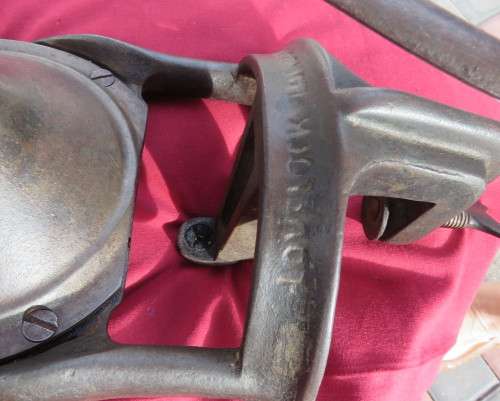 Antique cast iron no 3 LOVELOCK London coffee grinder in very good condition. Enamel inside.Complete