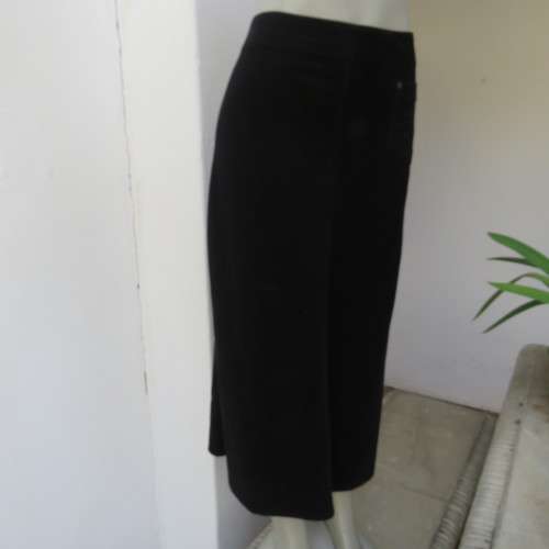 Warm black corduroy A-line band less skirt. One cute pocket. Zip at back. By DONATELLA size 46/22.
