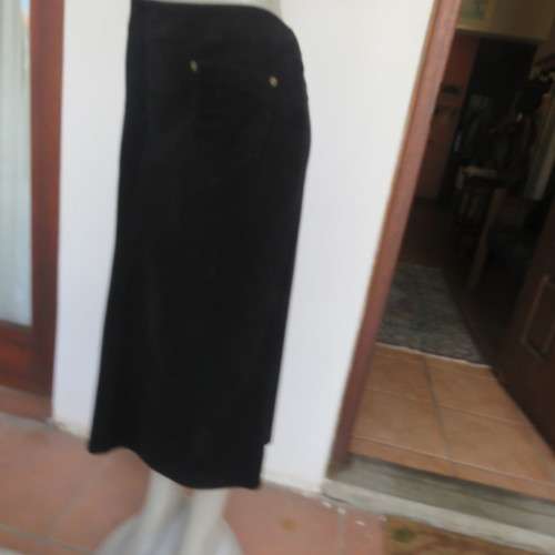 Warm black corduroy A-line band less skirt. One cute pocket. Zip at back. By DONATELLA size 46/22.