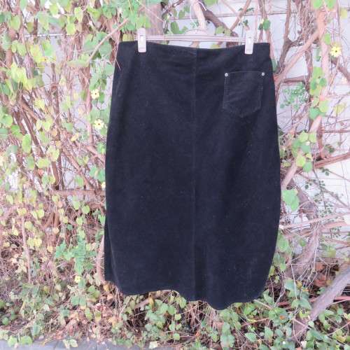 Warm black corduroy A-line band less skirt. One cute pocket. Zip at back. By DONATELLA size 46/22.