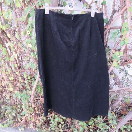 Warm black corduroy A-line band less skirt. One cute pocket. Zip at back. By DONATELLA size 46/22.