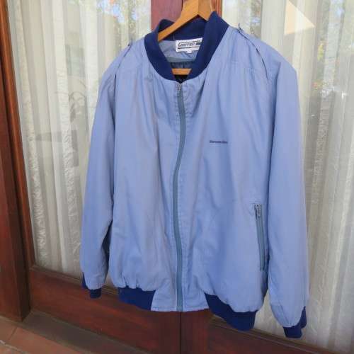 Men`s GUERRIER Int. steel blue Mercedes Benz windbreaker size XXL. Zip up front. Padded inner.