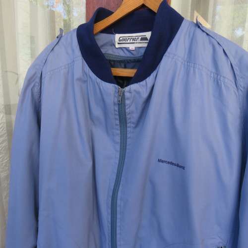 Men`s GUERRIER Int. steel blue Mercedes Benz windbreaker size XXL. Zip up front. Padded inner.