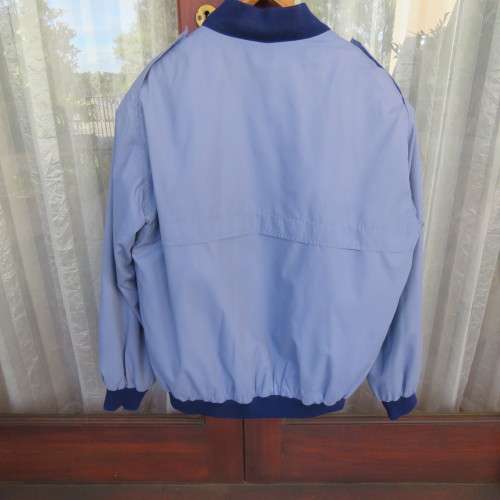 Men`s GUERRIER Int. steel blue Mercedes Benz windbreaker size XXL. Zip up front. Padded inner.