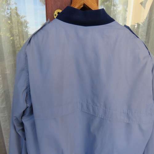 Men`s GUERRIER Int. steel blue Mercedes Benz windbreaker size XXL. Zip up front. Padded inner.