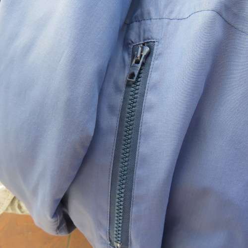 Men`s GUERRIER Int. steel blue Mercedes Benz windbreaker size XXL. Zip up front. Padded inner.