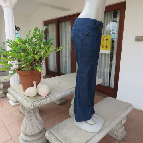 Sexy navy polycotton bootlegged hipster style pants size 36/12. Front cargo pockets. Dummies back.