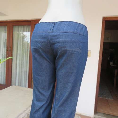 Sexy navy polycotton bootlegged hipster style pants size 36/12. Front cargo pockets. Dummies back.