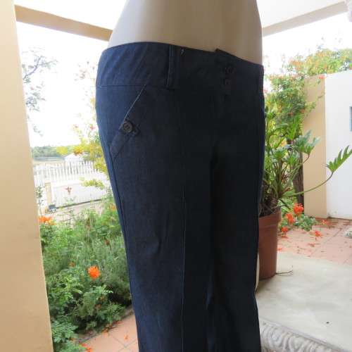 Sexy navy polycotton bootlegged hipster style pants size 36/12. Front cargo pockets. Dummies back.
