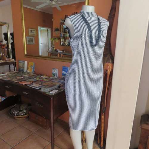 Smart white/black/grey vertical striped woven stretch polyester sleeveless IQ dress size 34 to 36.