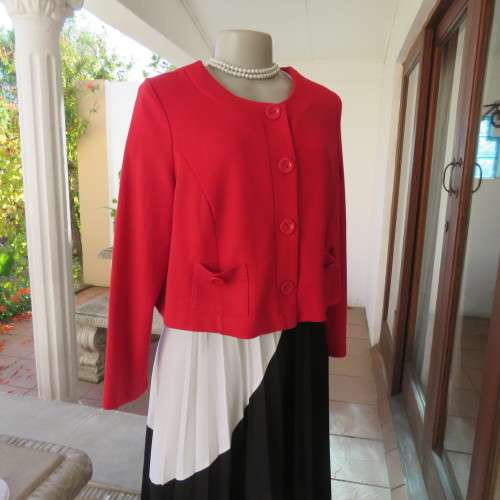 Cherry red long sleeve warm viscose/poly stretch cropped jacket.Button down front. Size 38. New cond