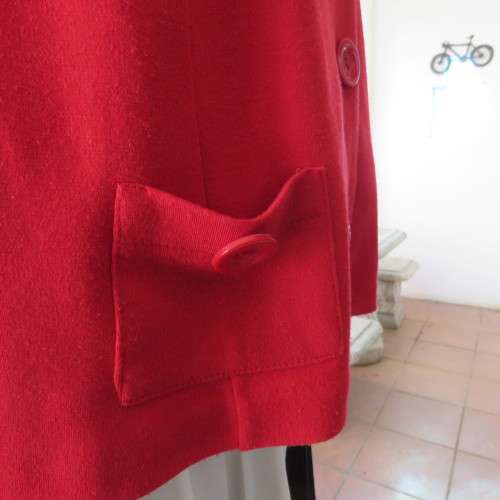 Cherry red long sleeve warm viscose/poly stretch cropped jacket.Button down front. Size 38. New cond