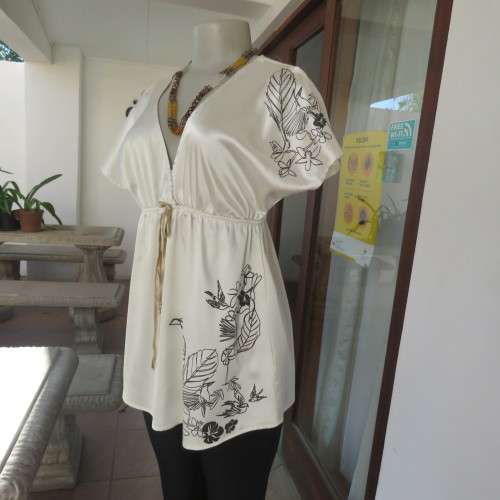 Silky rich cream satin empire top with black floral/bird print. Size 36 by RT.Elasticated under bust