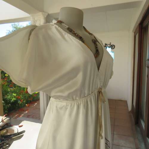 Silky rich cream satin empire top with black floral/bird print. Size 36 by RT.Elasticated under bust