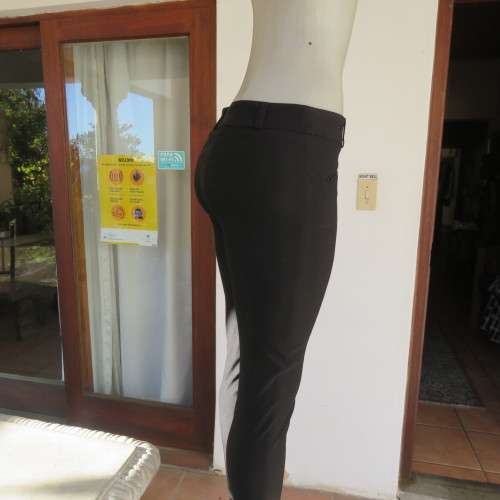 Perfect fit black rayon/nylon stretch skinny pants from OASIS size 34/10. Two front dummies. New