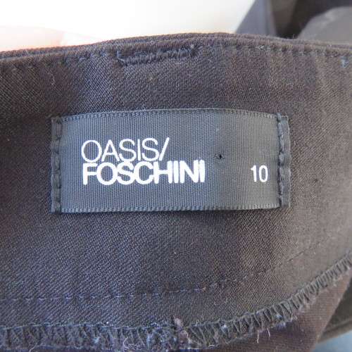 Perfect fit black rayon/nylon stretch skinny pants from OASIS size 34/10. Two front dummies. New