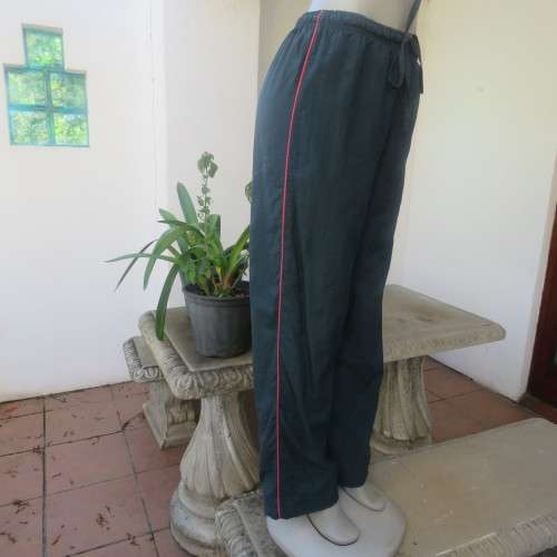 High quality sweatpants size 34/10 by WOOLWORTHS in castleton green nylon/white polycotton inner.