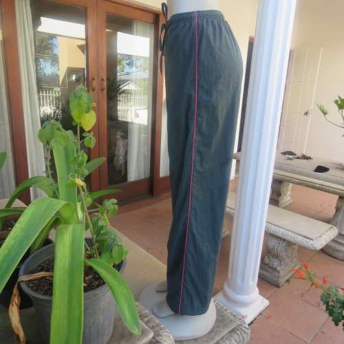 High quality sweatpants size 34/10 by WOOLWORTHS in castleton green nylon/white polycotton inner.