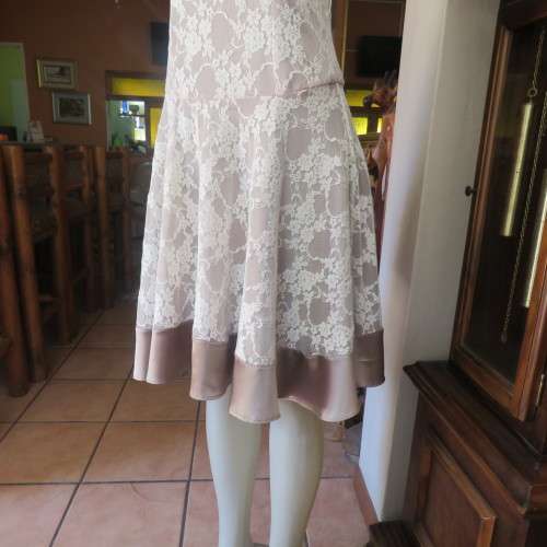 Fabulous PARI & MAX  34 strapless dress in peanut stretch nylon/rich cream acrylic lace. As new