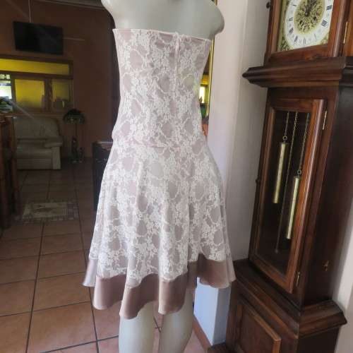 Fabulous PARI & MAX  34 strapless dress in peanut stretch nylon/rich cream acrylic lace. As new