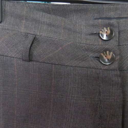 Dress pants in brown/beige check polyester/rayon blend.Size 42/18.By FASHION EXPRESS. Good cond.