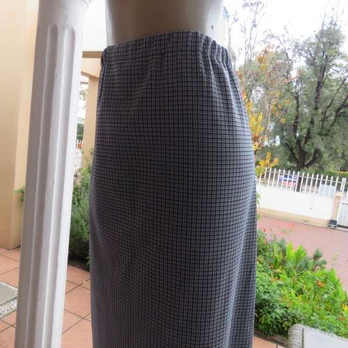Fabulous navy/light blue fine check A-Line skirt in crimplene. Elasticated waist. Size 42. As new