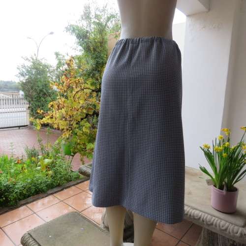 Fabulous navy/light blue fine check A-Line skirt in crimplene. Elasticated waist. Size 42. As new