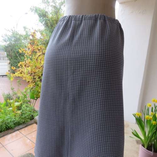 Fabulous navy/light blue fine check A-Line skirt in crimplene. Elasticated waist. Size 42. As new