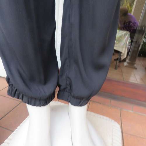 Unique soft polyester pants with elasticated waist/leg cuffs and drawstring. Side pockets.Size 40