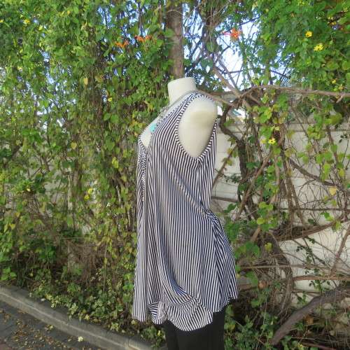 Silky long black/white vertical stretch sexy sleeveless top. Size 38 by LA LIDA. Unique front inlays