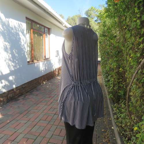 Silky long black/white vertical stretch sexy sleeveless top. Size 38 by LA LIDA. Unique front inlays