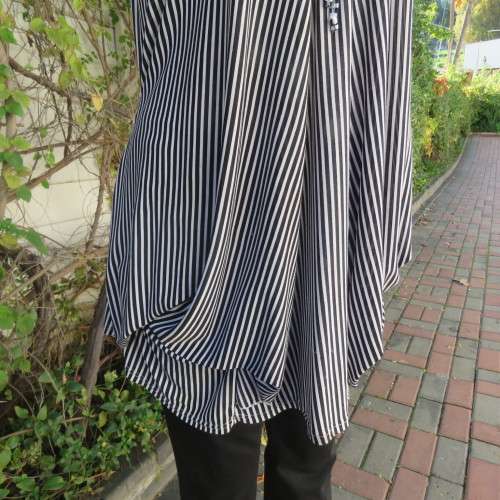 Silky long black/white vertical stretch sexy sleeveless top. Size 38 by LA LIDA. Unique front inlays