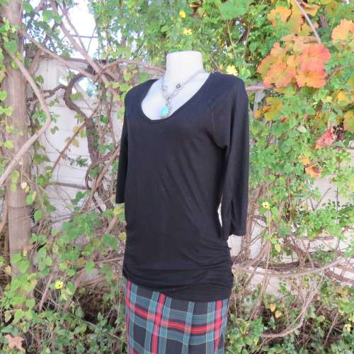 Casual long black viscose stretch top with gathered bottom sides.Elbow sleeves.By WOOLWORTHS size 36