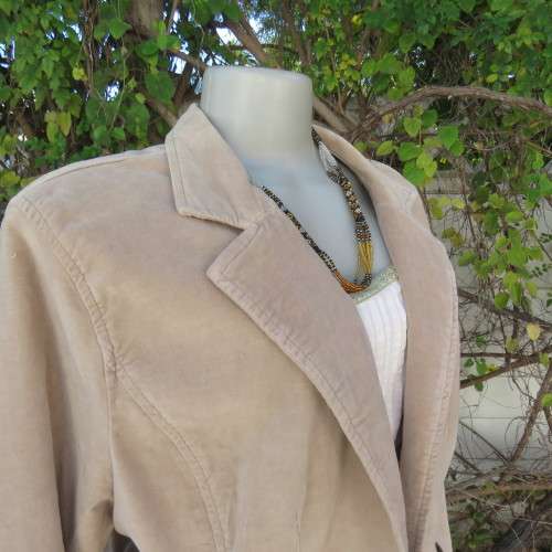 Warm wheat colour velveteen stretch jacket size 44/20. 2 front pockets. 2 button closure. As new.