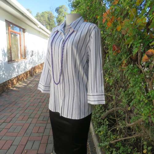 Classic white polycotton button down top with black embossed stripes. 3/4 sleeves. By EXACT size 40.