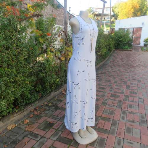 Maxi sleek adriatic mist slip over cotton sleeveless dress with white/navy flowers. Size 34. As new.