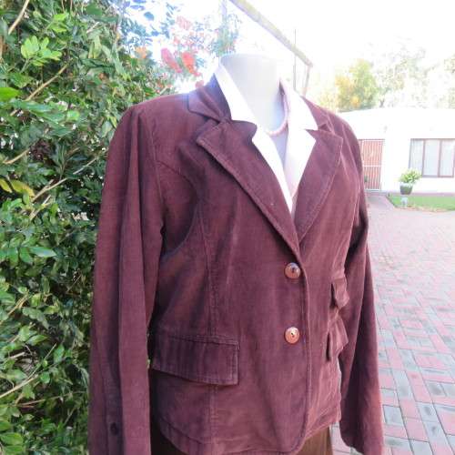 Warm brown corduroy button down jacket. By D Collection from India size 40/16. 100% Cotton stretch.
