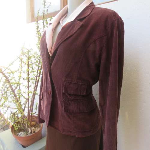 Warm brown corduroy button down jacket. By D Collection from India size 40/16. 100% Cotton stretch.