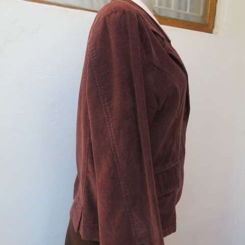 Warm brown corduroy button down jacket. By D Collection from India size 40/16. 100% Cotton stretch.