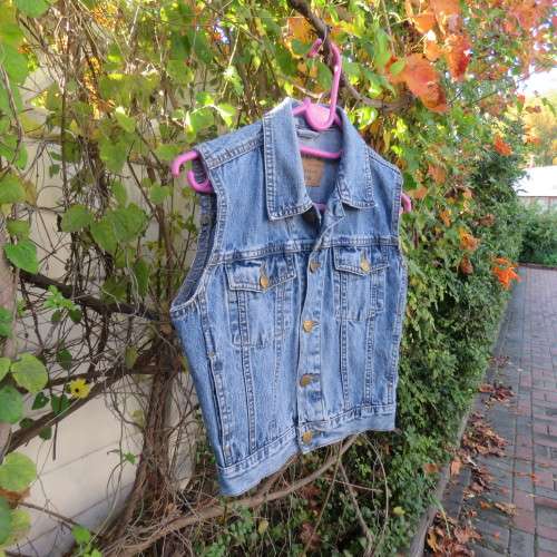 Best quality LIBERTA London sleeveless denim cotton jacket. Boy 10 to 12 yr old. Pockets galore.