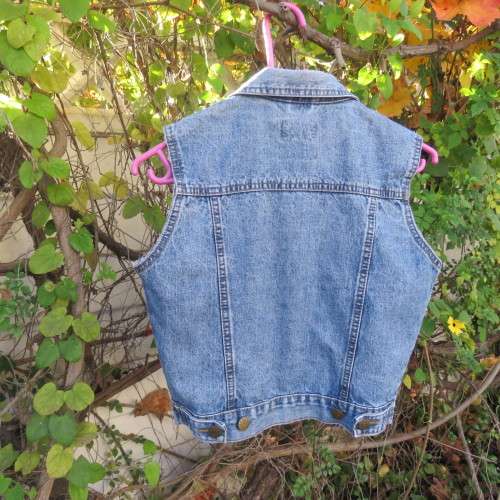 Best quality LIBERTA London sleeveless denim cotton jacket. Boy 10 to 12 yr old. Pockets galore.