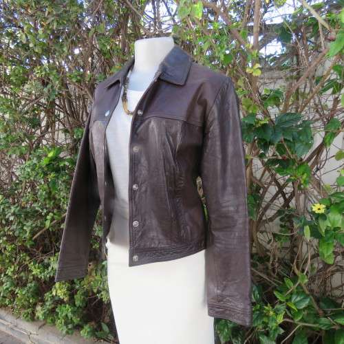 High quality genuine leather brown jacket with collar. By VERA MODA size 36. New condition.
