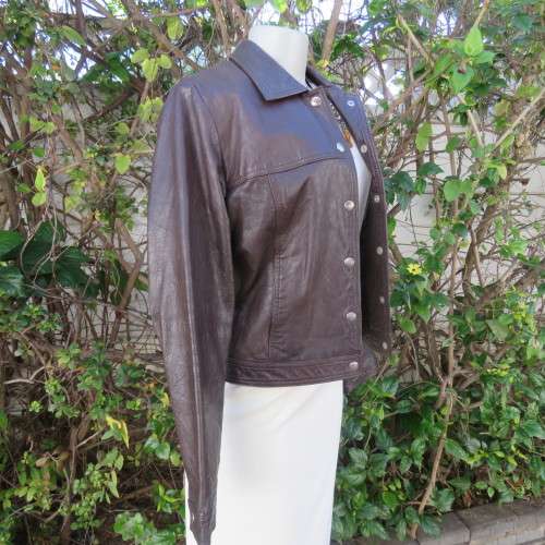 High quality genuine leather brown jacket with collar. By VERA MODA size 36. New condition.