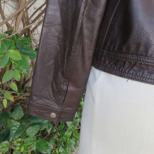 High quality genuine leather brown jacket with collar. By VERA MODA size 36. New condition.