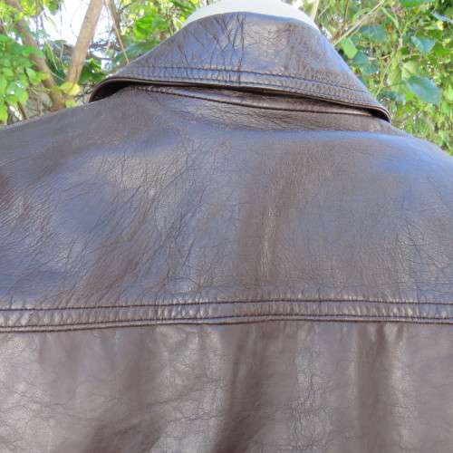 High quality genuine leather brown jacket with collar. By VERA MODA size 36. New condition.