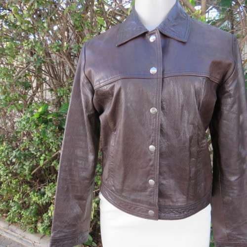 High quality genuine leather brown jacket with collar. By VERA MODA size 36. New condition.