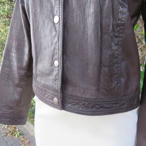 High quality genuine leather brown jacket with collar. By VERA MODA size 36. New condition.