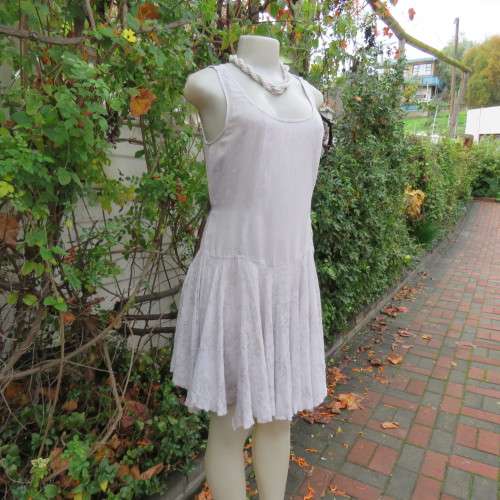 Casual Dresses Cool smoke grey silver flower viscose polyester dropped waist dress by TRUWORTHS size 34.As new was listed for 0.00 on 3 Sep at 18 01 by trendyvintage191 in Oudtshoorn ID 592721245