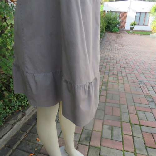 Chic loose ecru colour long top. Capped sleeves.Front lace decoration.Size 36