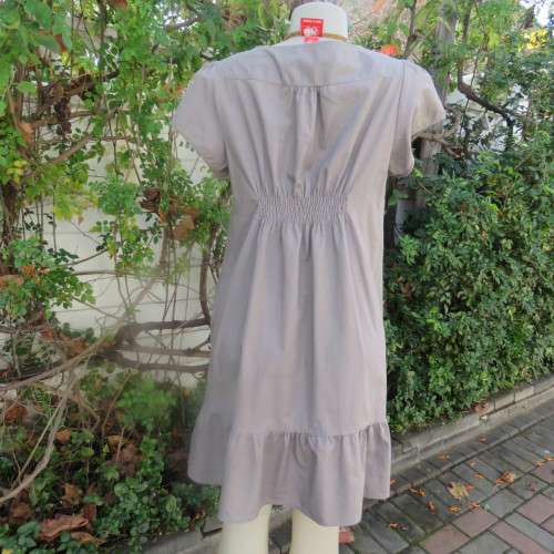 Chic loose ecru colour long top. Capped sleeves.Front lace decoration.Size 36